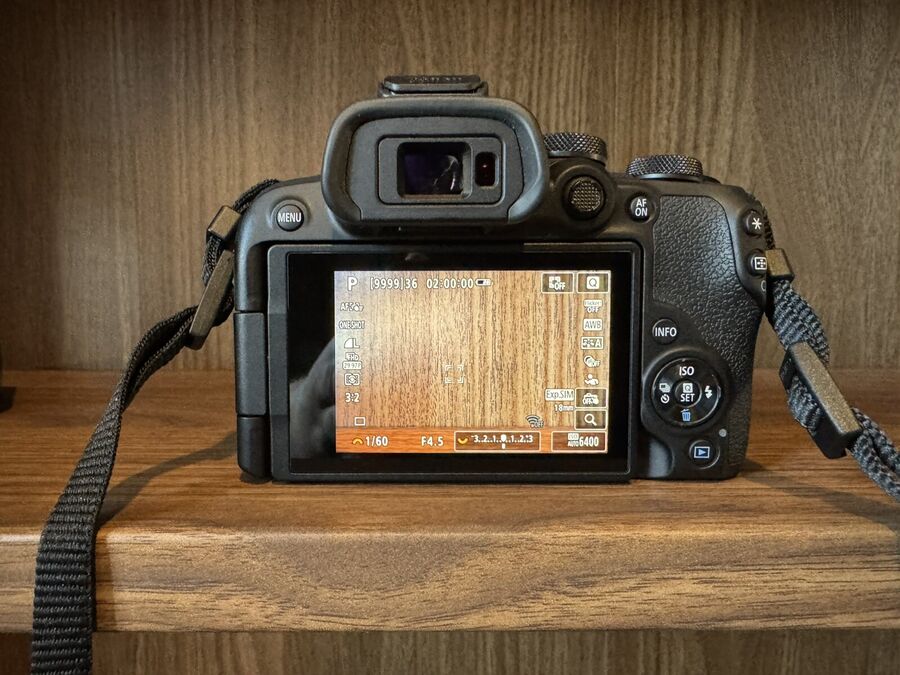 Canon EOS R10 Mirrorless Camera with RF-S 18-45 f/4.5-6.3 IS STM Lens - Black